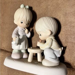 Precious Moments Thumb Body Loves you